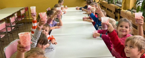 Witaminki dla chłopczyka i dziewczynki – wyciskamy sok